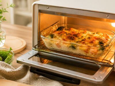 トースターでグラタンを焼いている様子